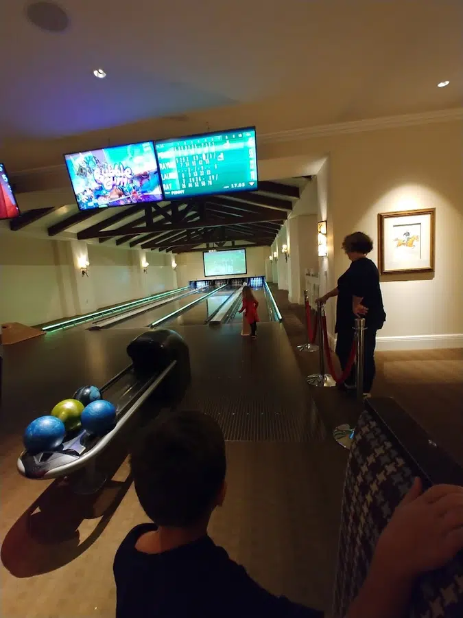 Daly's Pub & Rec - Bowling